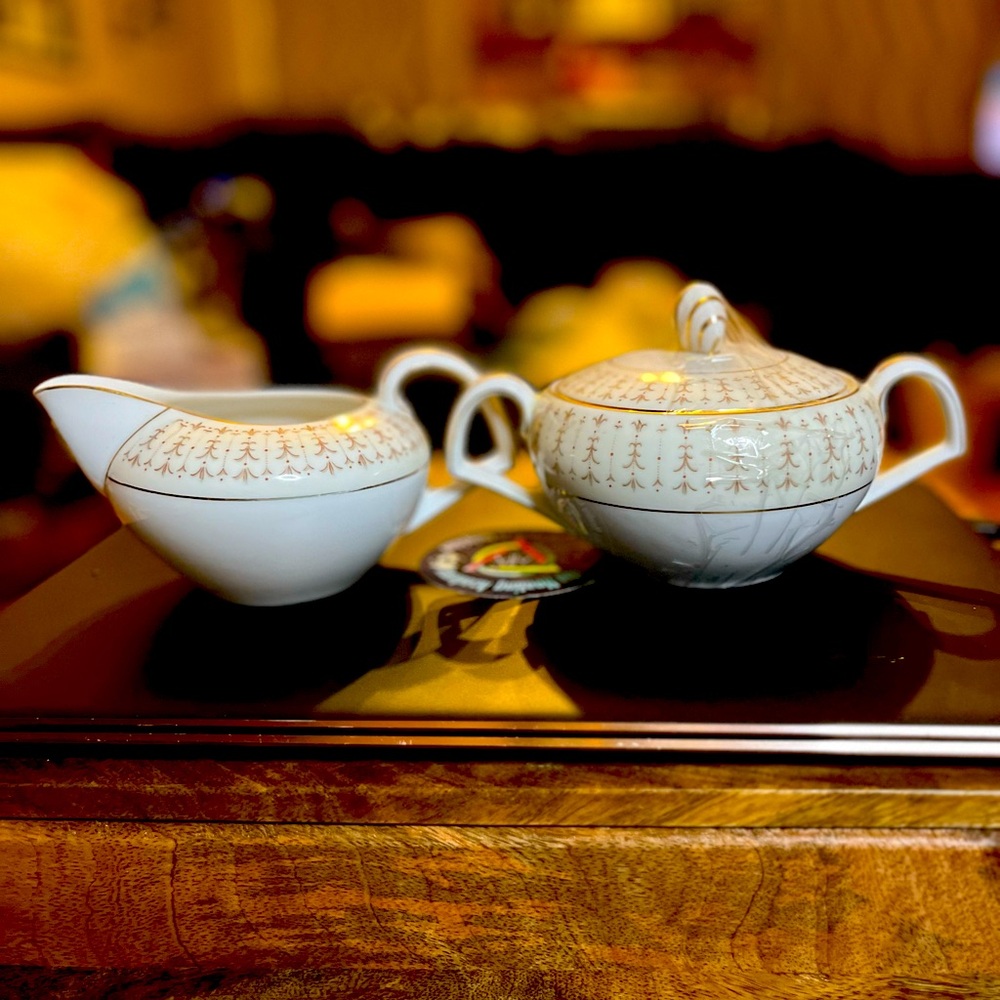 EUC KENT CHINA- “Tiara” Table Set